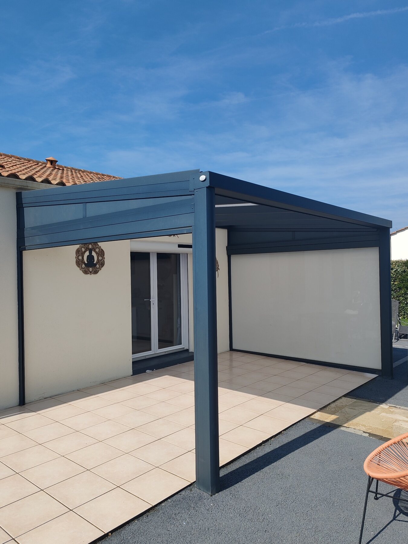 Pergola et terrasse nettoyées par SANETYS à Angles en Vendée